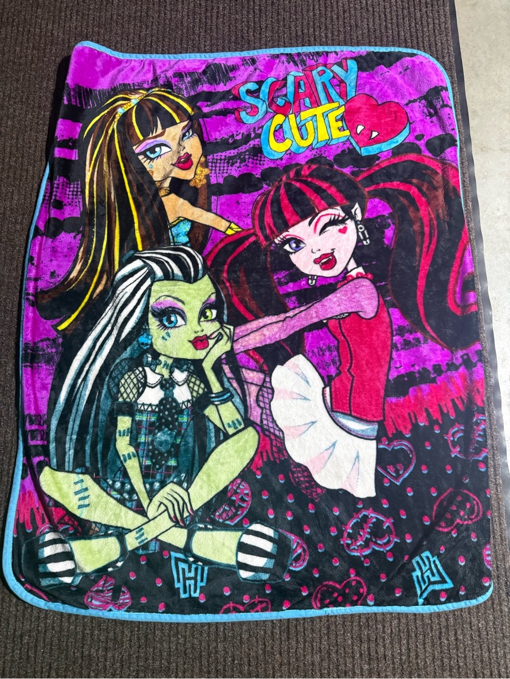 Monster High super cute blanket plush throw